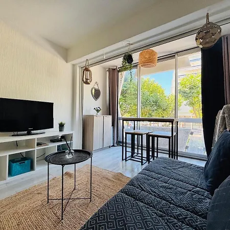 3-person - & Center Within Walking Distance *